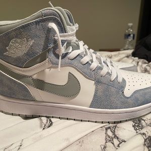 Jordan 1 Retro Hyper Royal